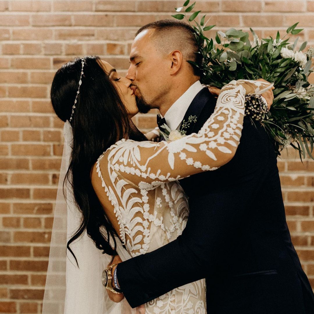 Jace Peterson wife kiss at wedding